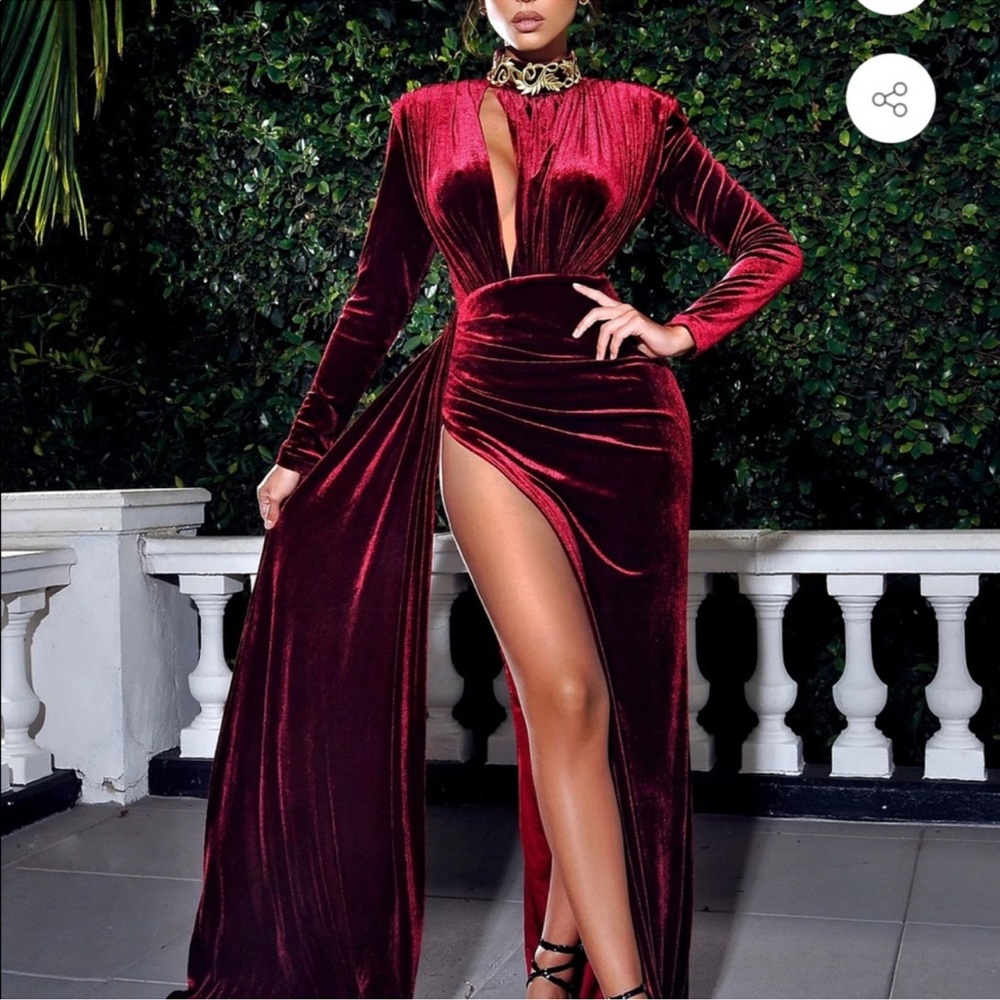 ✨Miss Circle Burgundy Gown ✨